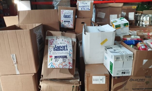 ESKERRIK ASKO ZAPOREAK ELKARTEAREN IZENEAN!